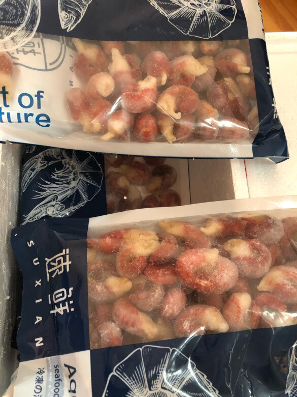 泡沫箱包装，保温很好，送到之后，冰袋都一