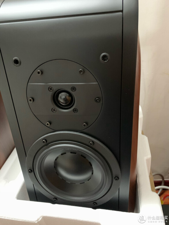 惠威多媒体音箱