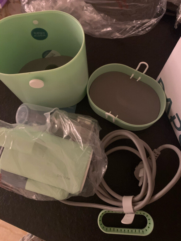 
除了熨完衣服不能直接穿有点湿其他没毛病