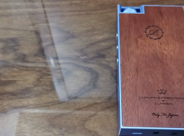 做工质感：对于木头控来说是种冲击，但我的