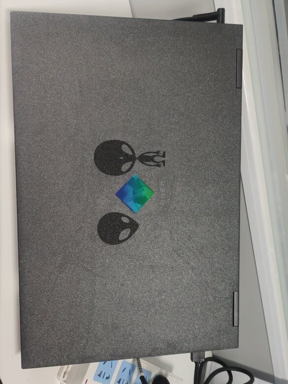 电脑可以哦，运行流畅，游戏本能做这么轻薄