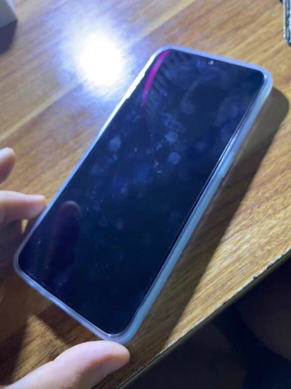 手机性价比很高，玩游戏很流畅，高端大气，