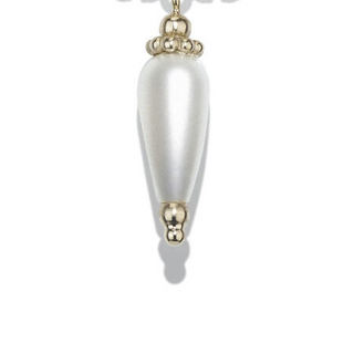 CHANEL香奈儿女士耳环金属、水钻与名贵树脂，双C造型，萝卜丁造型珍珠