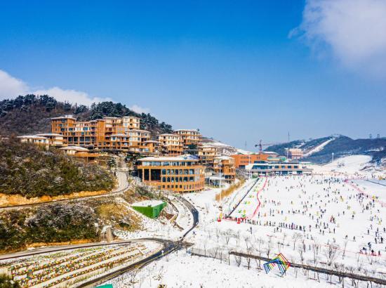 下楼即滑雪！安吉云上草原1168星空天文酒店 星球奇遇大床房1晚（含早餐+晚餐+双人2日滑雪票）