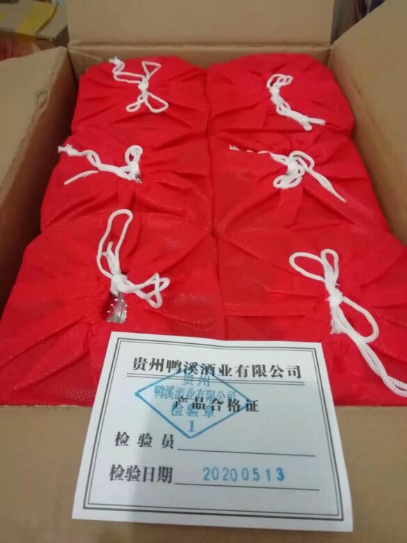 不知道为什么酒箱子外面的生产日期是18年