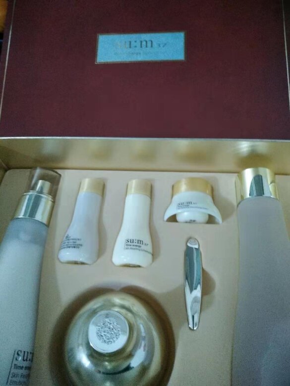 
个人觉得这是一款性价比很高的产品，保湿