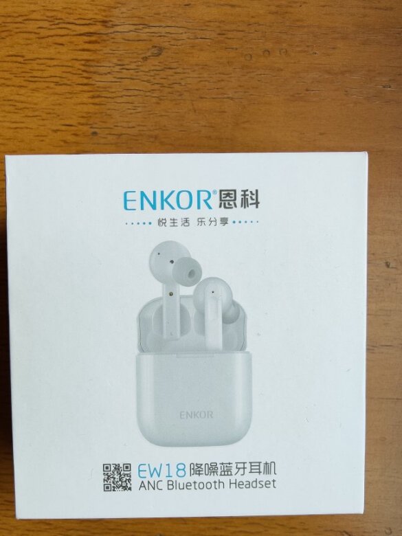 音质清晰纯正,电池耐用听歌6小时以上,降