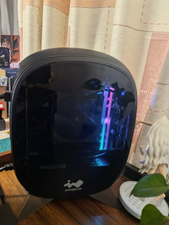 虽然不能装显卡，但是外观好看体积小巧，h
