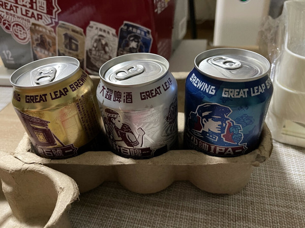 老公喜欢喝啤酒。他的好朋友一直在推荐国内