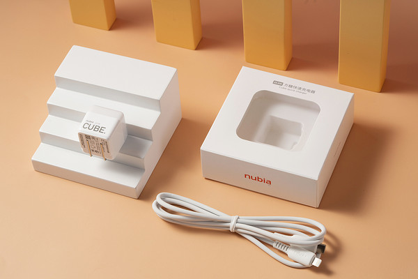 指尖小钢炮，疾速不等待｜nubia 努比亚 方糖 USB-C 22.5W PD快充充电器