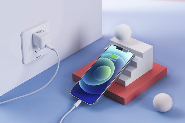 指尖小钢炮,疾速不等待|nubia 努比亚 方糖 USB-C 22.5W PD快充充电器