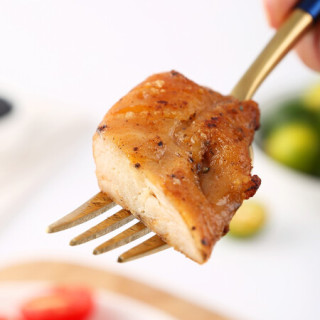 鸡胸肉鸡胸肉肠鸡胸肉肠鸡胸肉丸鸡腿金枪鱼鸡肉饼鹰嘴豆糙米饭玉米粒
