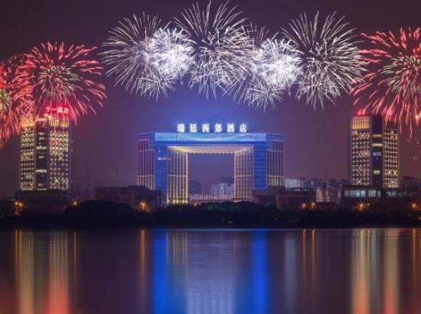 周末不加价!无锡瑞廷西郊酒店高级侧湖景房1晚(含早+鼋头渚门票或动物园门票)