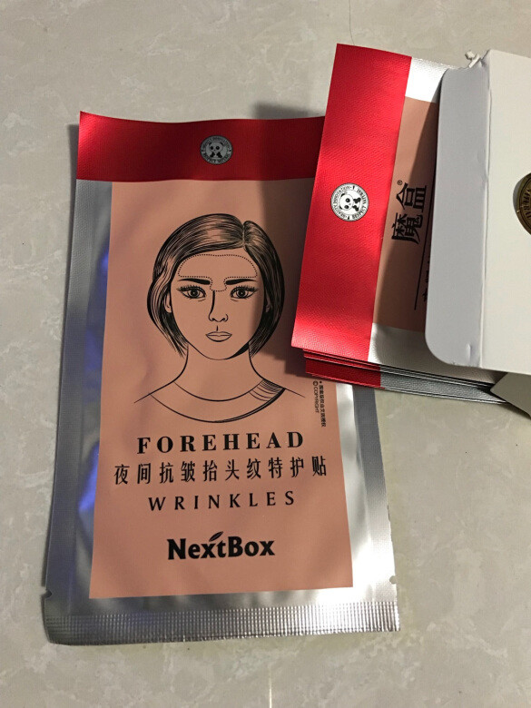 
除皱贴似乎是魔盒的比较有名，皱纹细纹当