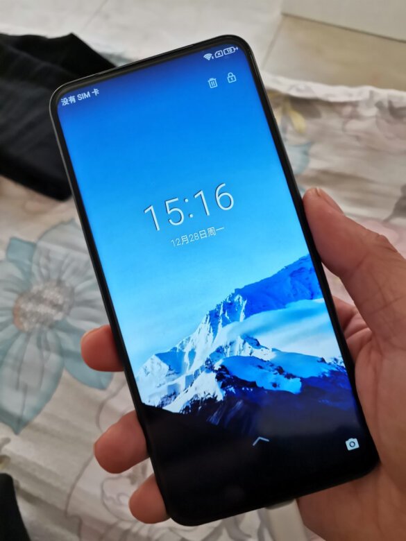 系统目前很流畅。这个价位杠杠的。颜值也很
