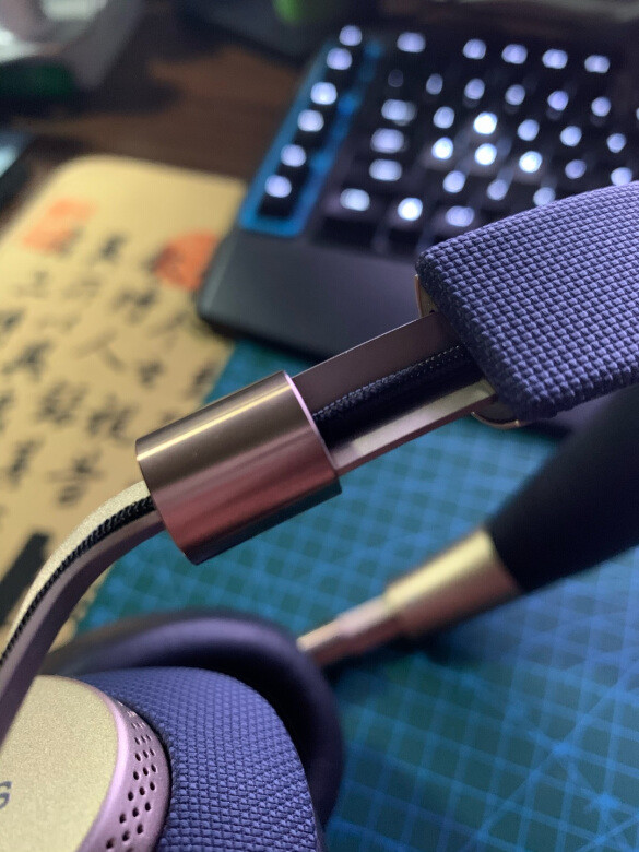 做工质感：很精致，金属加工的很细致音质音