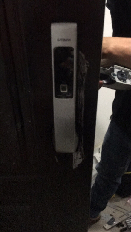 灵敏程度：很棒很快外形外观：选的银色和门