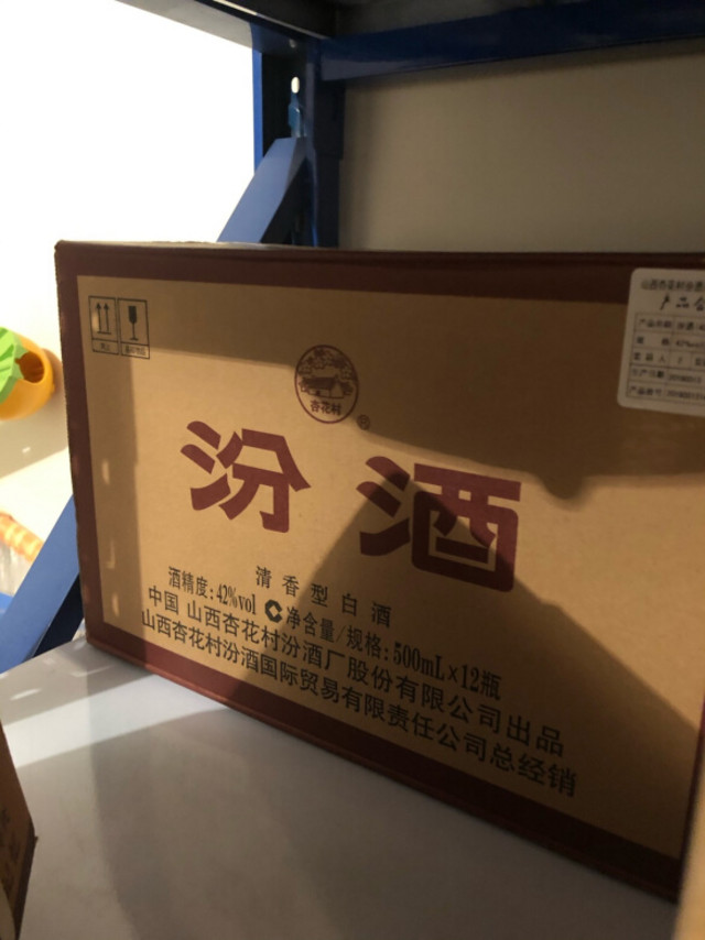 包装设计：这款酒可以说从包装到酒品都是非