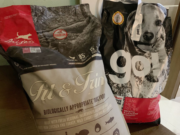 颗粒大小：中等偏大适口性：还不错毛发亮泽