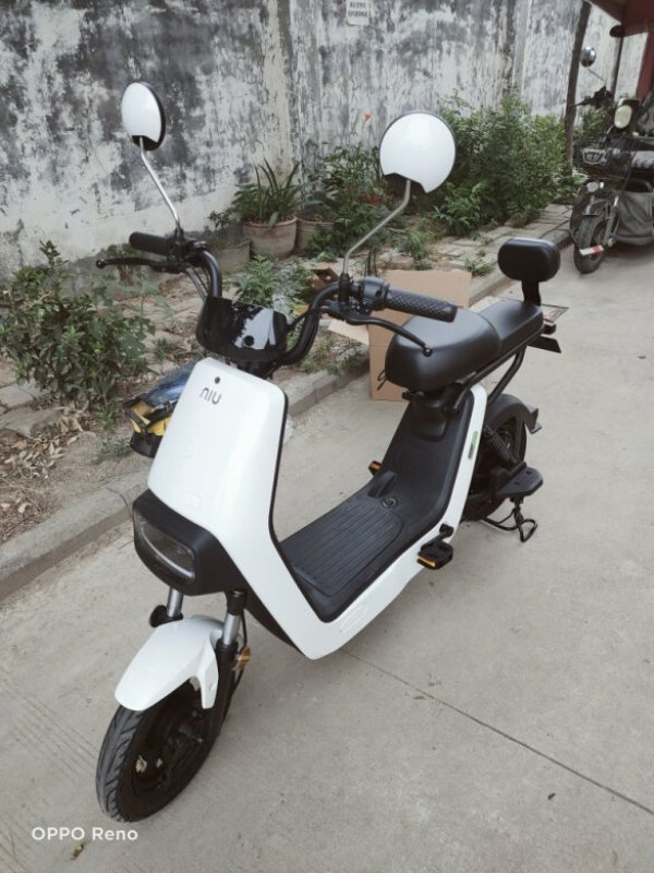 性价比高:第一次买小牛车,给我的感觉不错,配件什么都没少,骑行s档