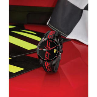 Ferrari男士RedRev系列手表石英机芯个性红色印标黑色硅胶表带手表44mm防水30m Black No Size