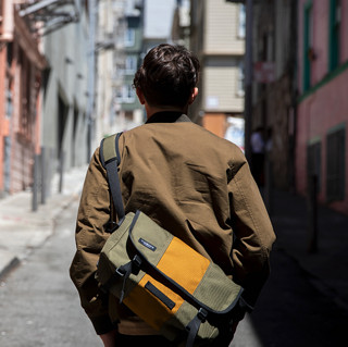 TIMBUK2 天霸 Classic系列 男女款单肩邮差包 TKB1108-2-354 橄榄石绿/黄铜 S