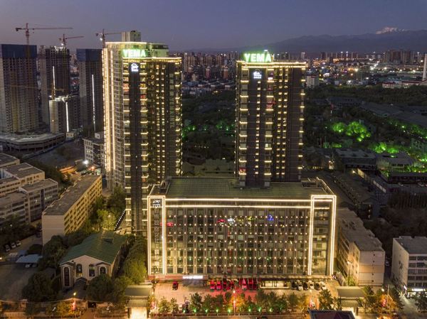 乌市小众玩法!看汗血宝马!全程不加价!乌鲁木齐野马丝路驿站文化主题沙龙 园区精品单人间1晚含早
