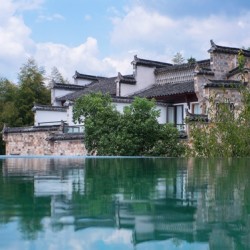 宏村景区正对面!安徽黄山青梅学社·诗莉莉温泉酒店 聘婷・经典庭院房1晚(含早餐+下午茶+汤泉体验)