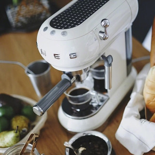 Smeg 斯麦格 ECF01 咖啡机 1.5L 珍珠白