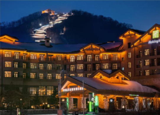 长白山万达套房假日酒店 一居室套房3晚连住 含早+正餐+滑雪+水乐园+温泉