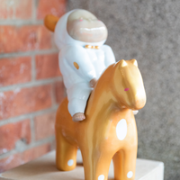 稀奇艺术 瞿广慈《小骑士-金色日光》26.5X11X26 雕塑 玻璃钢 手绘