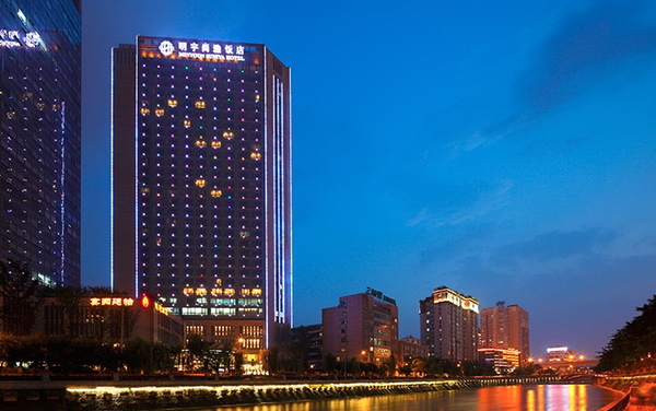 周末节假日不加价成都明宇尚雅酒店家庭客房1晚含双早熊猫基地门票