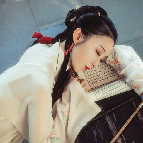 网友购买汉服盲盒竟然喜提囚服?热心网友赶紧送上“神配饰”~