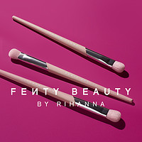 FENTY BEAUTY蕾哈娜艺能全开羽扇眼影铺色晕染刷240 FB（艺能全开羽扇眼影铺色刷、人造纤维）