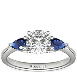 Blue Nile 1.19克拉圆形切割钻石+ 经典梨形蓝宝石戒托