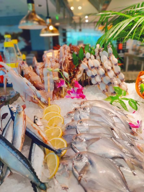 小龙虾盛宴霸气登场!浦东华美达大酒店小龙虾主题周末自助晚餐