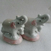 粉色大象摆件 陶瓷雕塑 八九十年代 一对 当代瓷