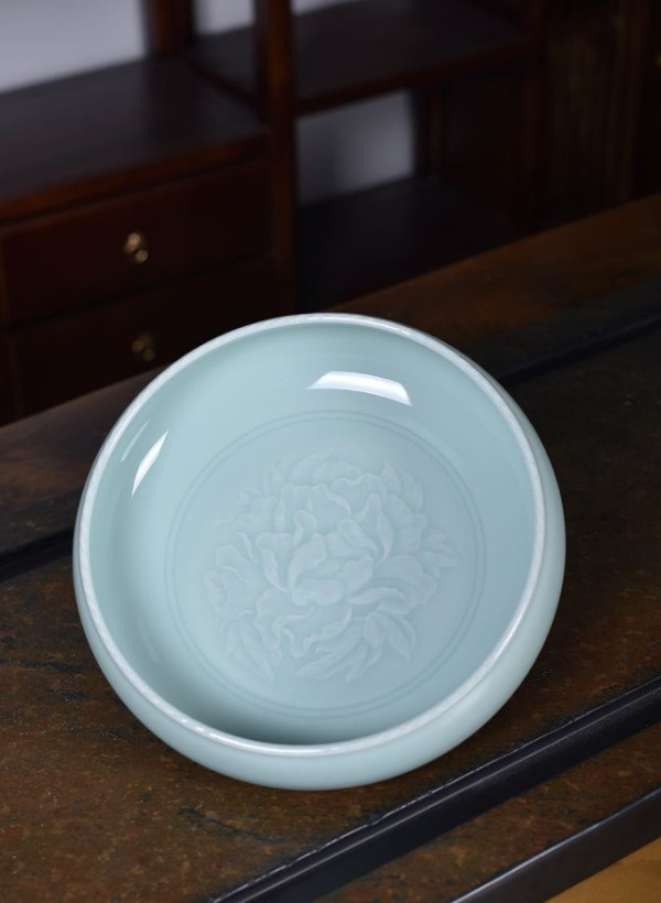 龙泉青瓷弟窑粉青牡丹圆口洗22x77x255cm原矿釉