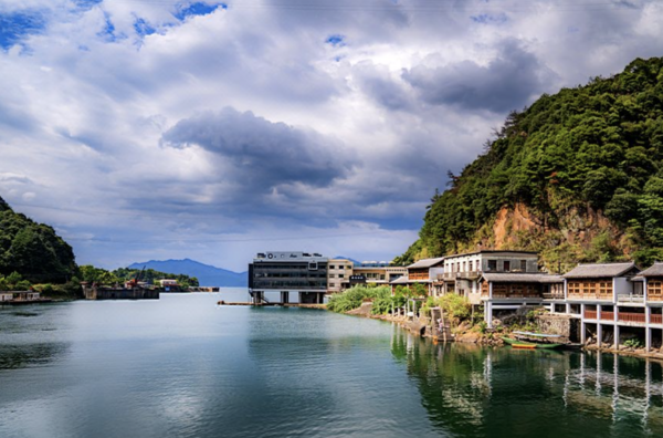 江浙周边游好去处！周末不加价！千岛湖36都摄影酒店 湖景大/mini亲子房1晚+亲子早餐+汉服租赁