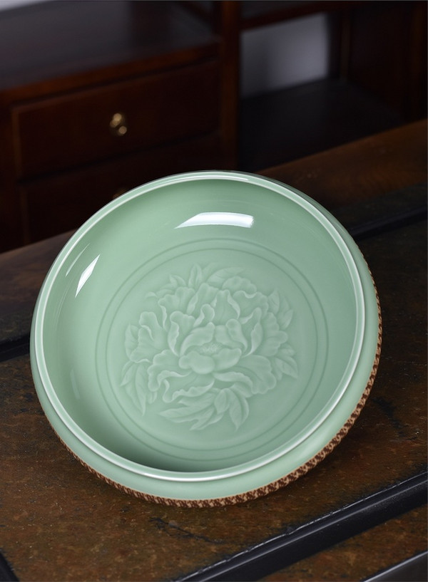 龙泉青瓷艺术瓷跳刀工艺牡丹圆口洗梅子青217cmx77cm