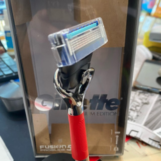 Gillette 吉列 锋隐5致顺手动剃须刀 引力盒红色限量版 1光滑刀架+1刀头+磁力底座