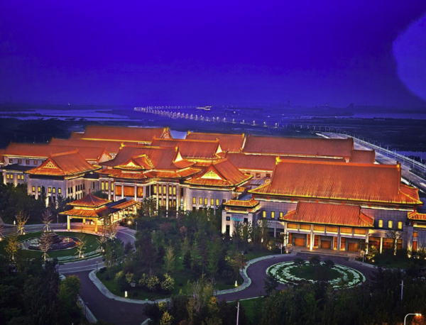 天津生态城世茂希尔顿酒店豪华大床房1晚含早餐露营3小时