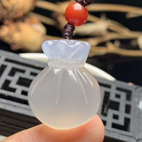 天然白玉髓钱袋福袋玉石吊坠招财纳福复古民族风