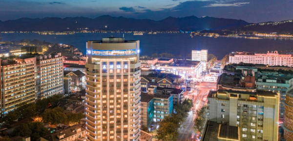 距西湖500米杭州友好饭店精选大床房1晚含早餐