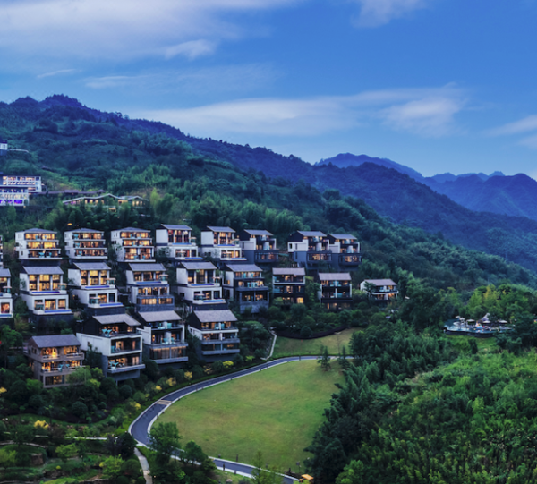 避暑玩水!杭州湍口温泉星泉谷度假村 山景温泉套房1晚(含双早+山景温泉门票2张+无边泳池门票2张)