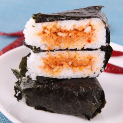 正大食品饭团寿司团半成品方便菜速食早餐金枪鱼辣白菜脆香饭团100g