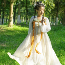 轻裾长袖汉服 永长夏 轻裾长袖 唐制月白上衫+齐胸十二破裙 象牙黄 S