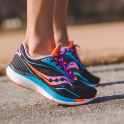 索康尼 saucony索康尼21新款endorphin speed啡速女子比赛竞速跑鞋