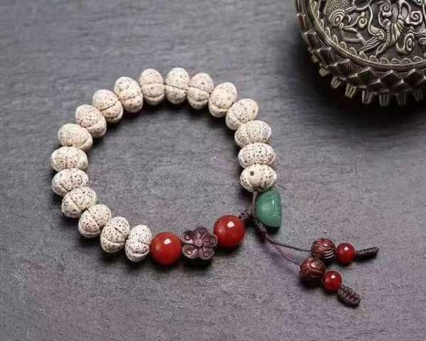 天然菩提瓜珠手串 9x13mm 配以红玛瑙 东陵玉莲蓬 小叶紫檀