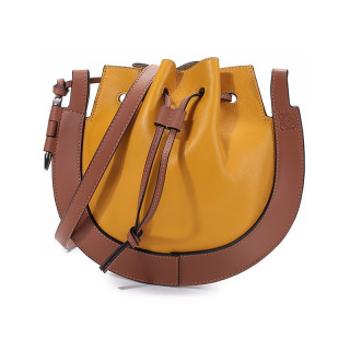 商品loewe罗意威horseshoe女士牛皮革单肩包a826303x03